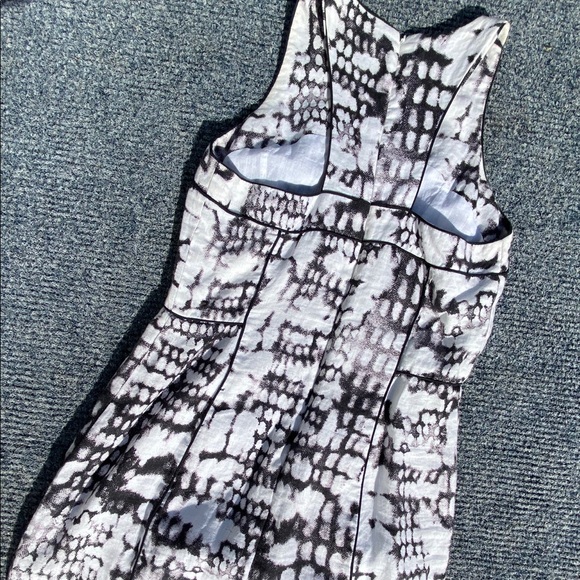 Black and White Designed Dress - Picture 8 of 9